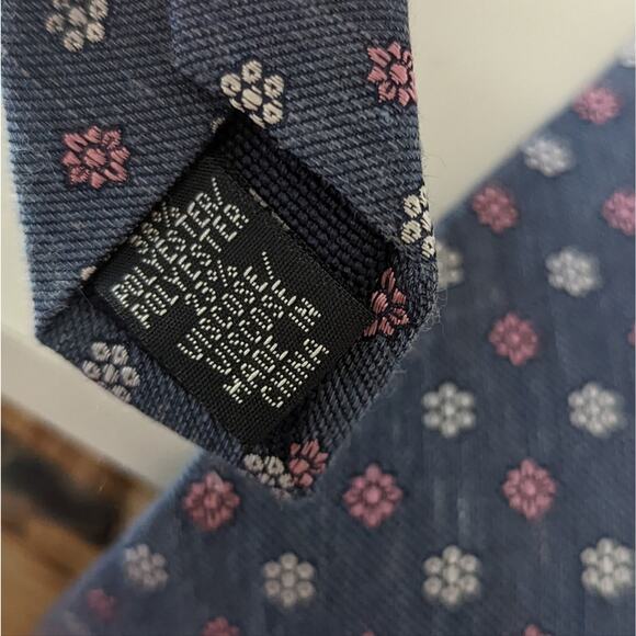 Men's Tommy Hilfiger Skinny Tie White and Pink Daisy Flowers - Picture 4 of 6